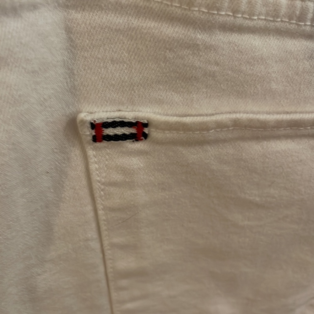 NWT Alice + Olivia Jeans White Button-Fly Fringe Hem Mini, Size 32 - Picture 7 of 9